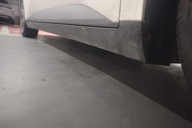 Used XPeng MONA M03 2024 620 with Ultra-Long Range Right Side Sill