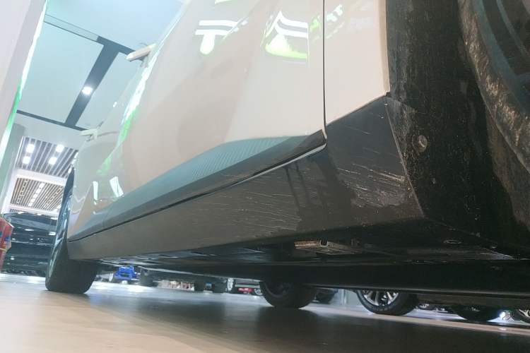 Used XPeng MONA M03 2024 620 with Ultra-Long Range Right Side Sill