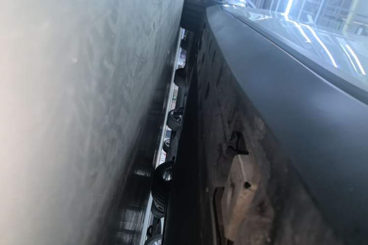 Used XPeng MONA M03 2024 620 with Ultra-Long Range Right Side Sill