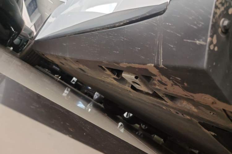 Used XPeng MONA M03 2024 620 with Ultra-Long Range Right Side Sill