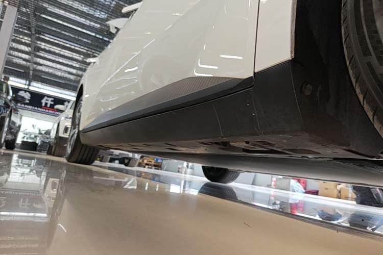 Used XPeng MONA M03 2024 620 with Ultra-Long Range Right Side Sill
