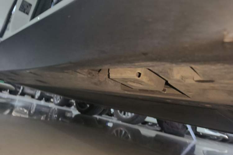Used XPeng MONA M03 2024 620 with Ultra-Long Range Right Side Sill