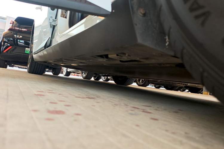 Used XPeng MONA M03 2024 620 with Ultra-Long Range Right Side Sill