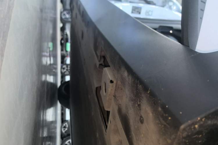 Used XPeng MONA M03 2024 620 with Ultra-Long Range Right Side Sill