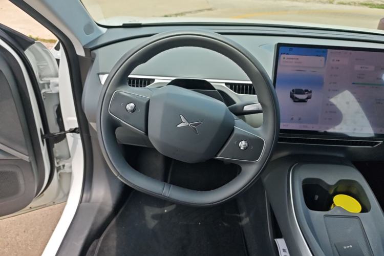 Used XPeng MONA M03 2024 620 with Ultra-Long Range Steering Wheel