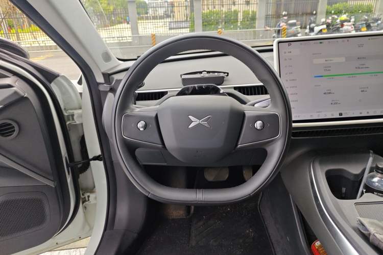Used XPeng MONA M03 2024 620 with Ultra-Long Range Steering Wheel