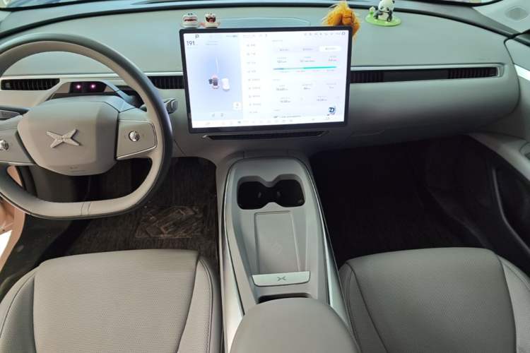 Used XPeng MONA M03 2024 620 with Ultra-Long Range Center Console