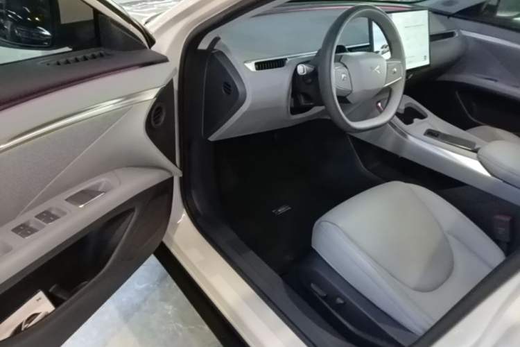 Used XPeng MONA M03 2024 620 with Ultra-Long Range Driver Seat