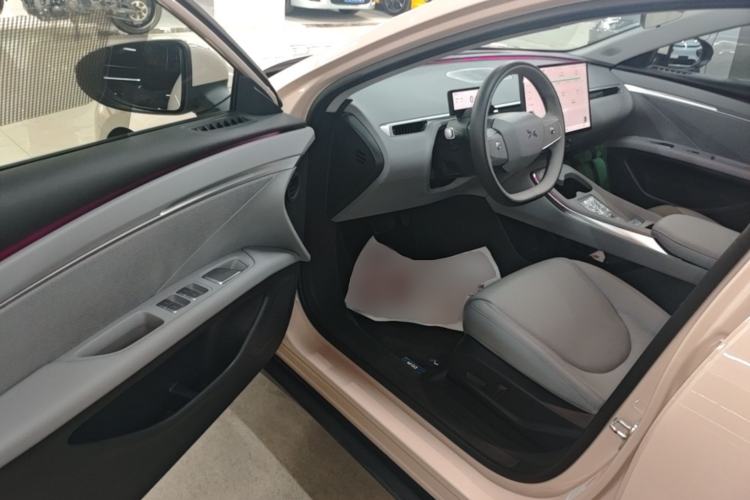 Used XPeng MONA M03 2024 620 with Ultra-Long Range Driver Seat