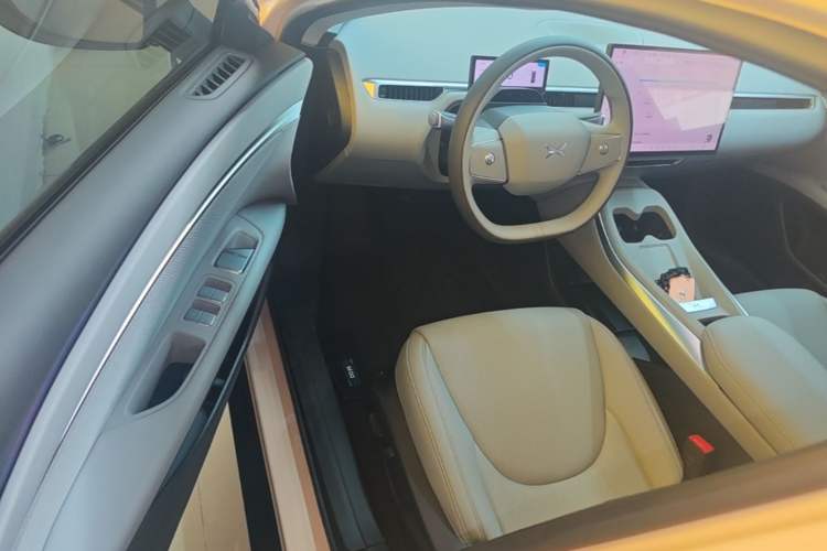 Used XPeng MONA M03 2024 620 with Ultra-Long Range Driver Seat
