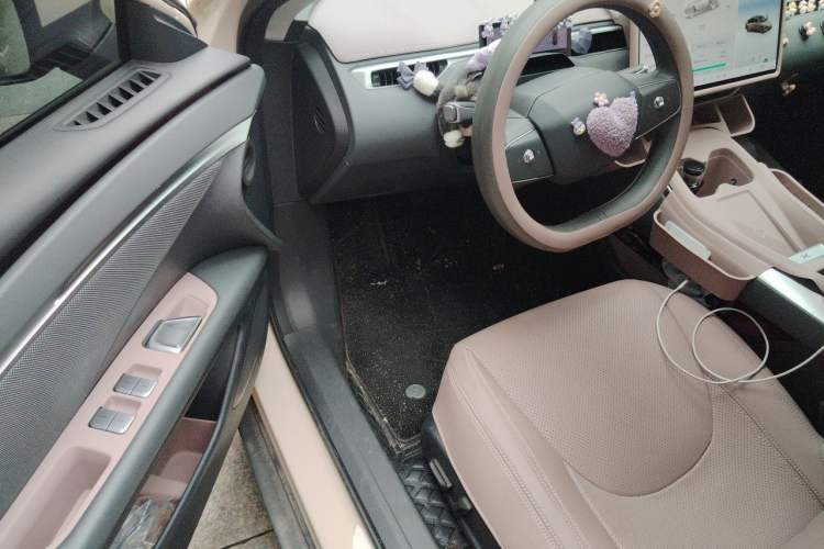 Used XPeng MONA M03 2024 620 with Ultra-Long Range Driver Seat