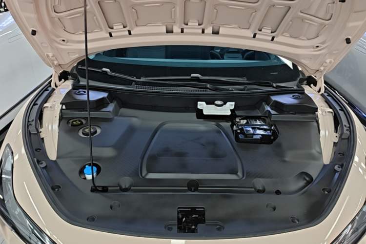 Used XPeng MONA M03 2024 620 with Ultra-Long Range Engine Bay