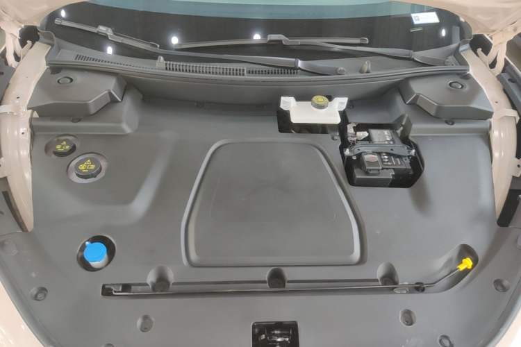 Used XPeng MONA M03 2024 620 with Ultra-Long Range Engine Bay