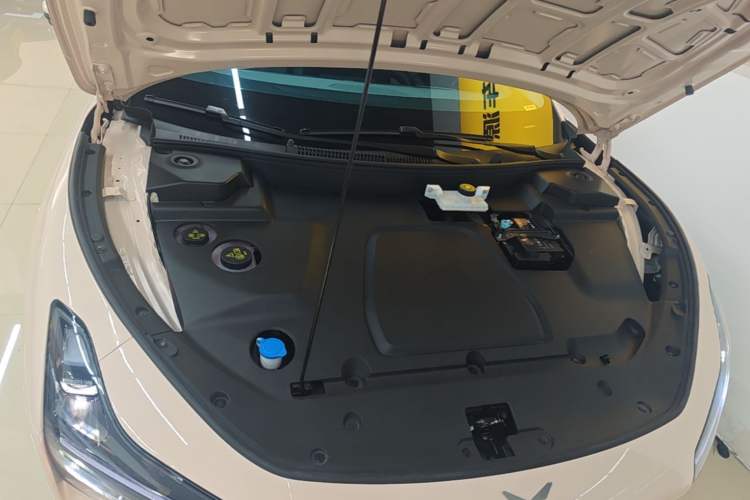 Used XPeng MONA M03 2024 620 with Ultra-Long Range Engine Bay