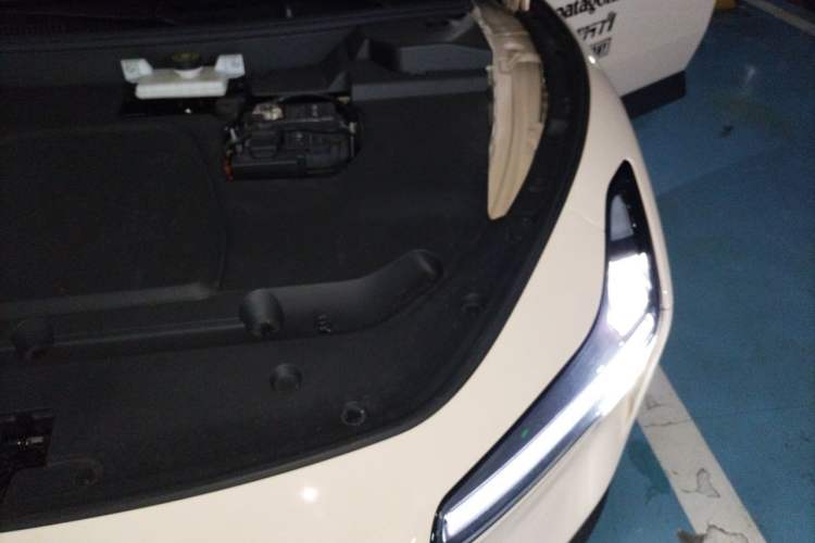 Used XPeng MONA M03 2024 620 with Ultra-Long Range Engine Bay Left