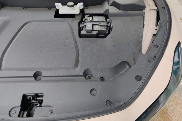 Used XPeng MONA M03 2024 620 with Ultra-Long Range Engine Bay Left