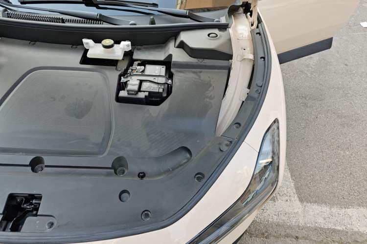 Used XPeng MONA M03 2024 620 with Ultra-Long Range Engine Bay Left