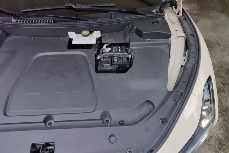 Used XPeng MONA M03 2024 620 with Ultra-Long Range Engine Bay Left