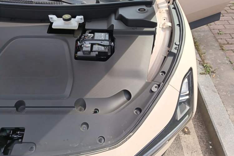 Used XPeng MONA M03 2024 620 with Ultra-Long Range Engine Bay Left