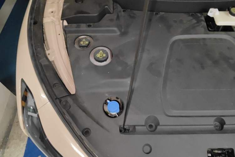 Used XPeng MONA M03 2024 620 with Ultra-Long Range Engine Bay Right