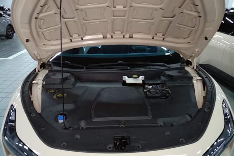 Used XPeng MONA M03 2024 620 with Ultra-Long Range Engine Bay