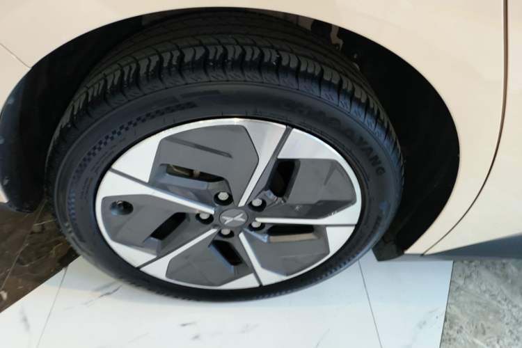 Used XPeng MONA M03 2024 620 with Ultra-Long Range Exterior 5
