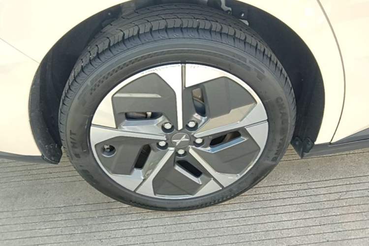 Used XPeng MONA M03 2024 620 with Ultra-Long Range Exterior 5