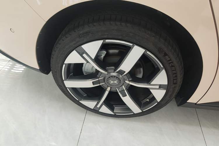 Used XPeng MONA M03 2024 620 with Ultra-Long Range Exterior 5