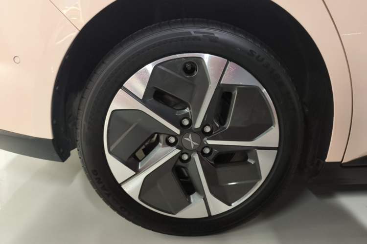 Used XPeng MONA M03 2024 620 with Ultra-Long Range Exterior 5