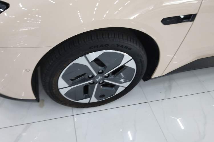 Used XPeng MONA M03 2024 620 with Ultra-Long Range Exterior 7