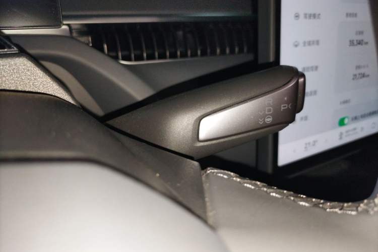 Used XPeng MONA M03 2024 620 with Ultra-Long Range Gear Lever