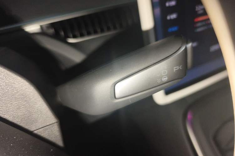 Used XPeng MONA M03 2024 620 with Ultra-Long Range Gear Lever