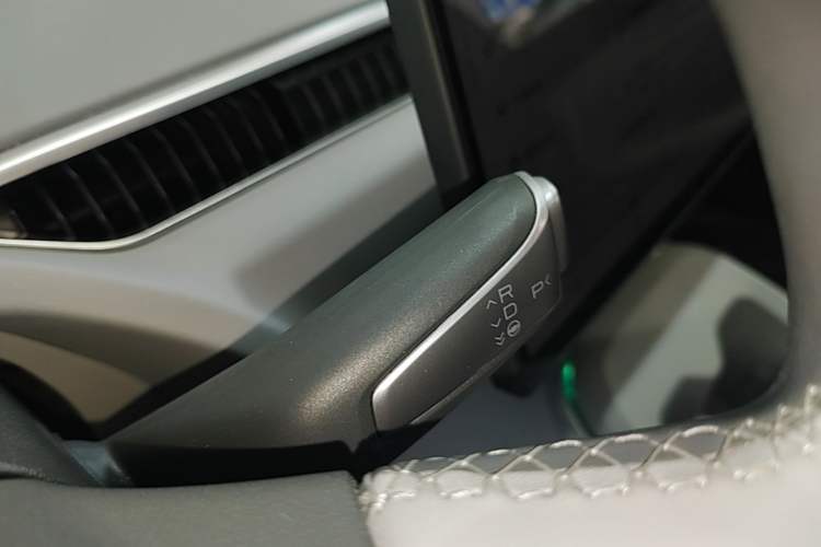 Used XPeng MONA M03 2024 620 with Ultra-Long Range Gear Lever