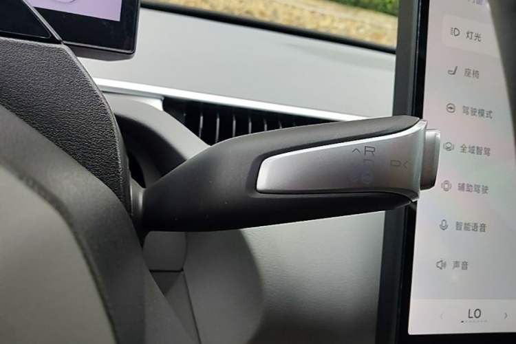 Used XPeng MONA M03 2024 620 with Ultra-Long Range Gear Lever