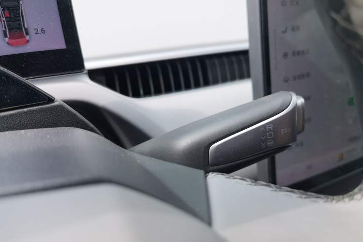 Used XPeng MONA M03 2024 620 with Ultra-Long Range Gear Lever