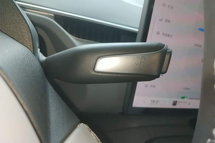 Used XPeng MONA M03 2024 620 with Ultra-Long Range Gear Lever