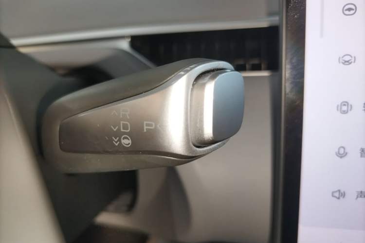 Used XPeng MONA M03 2024 620 with Ultra-Long Range Gear Lever