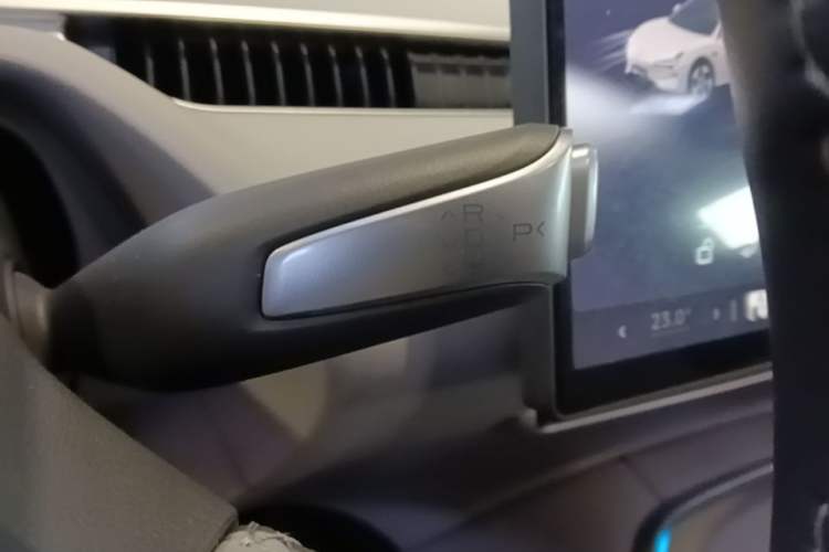 Used XPeng MONA M03 2024 620 with Ultra-Long Range Gear Lever