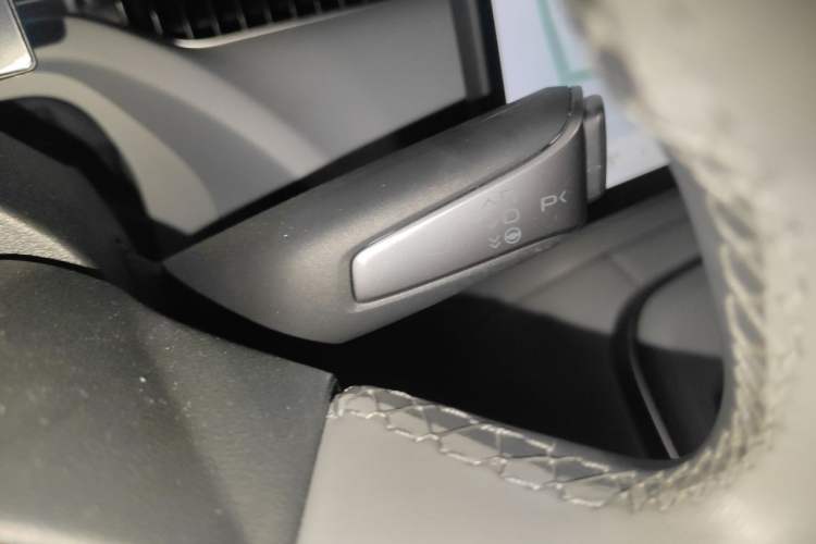 Used XPeng MONA M03 2024 620 with Ultra-Long Range Gear Lever