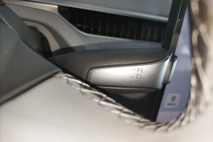 Used XPeng MONA M03 2024 620 with Ultra-Long Range Gear Lever