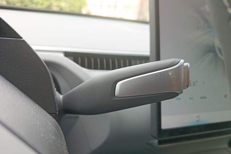 Used XPeng MONA M03 2024 620 with Ultra-Long Range Gear Lever