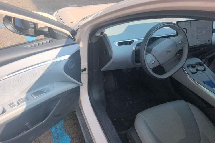 Used XPeng MONA M03 2024 620 with Ultra-Long Range Interior 3