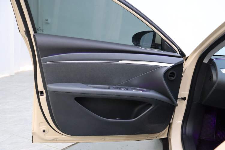 Used XPeng MONA M03 2024 515 Long-Range Interior 5