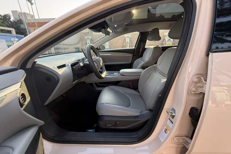 Used XPeng MONA M03 2024 620 with Ultra-Long Range Interior 6