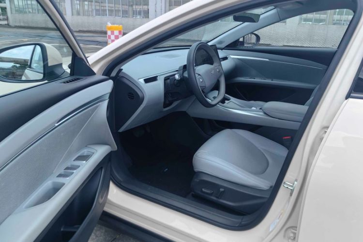 Used XPeng MONA M03 2024 620 with Ultra-Long Range Interior 7