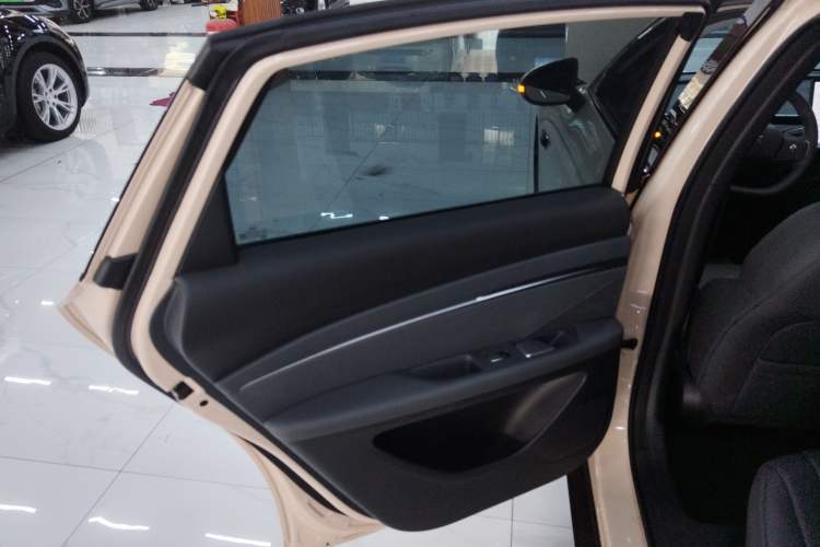 Used XPeng MONA M03 2024 620 with Ultra-Long Range Interior 8