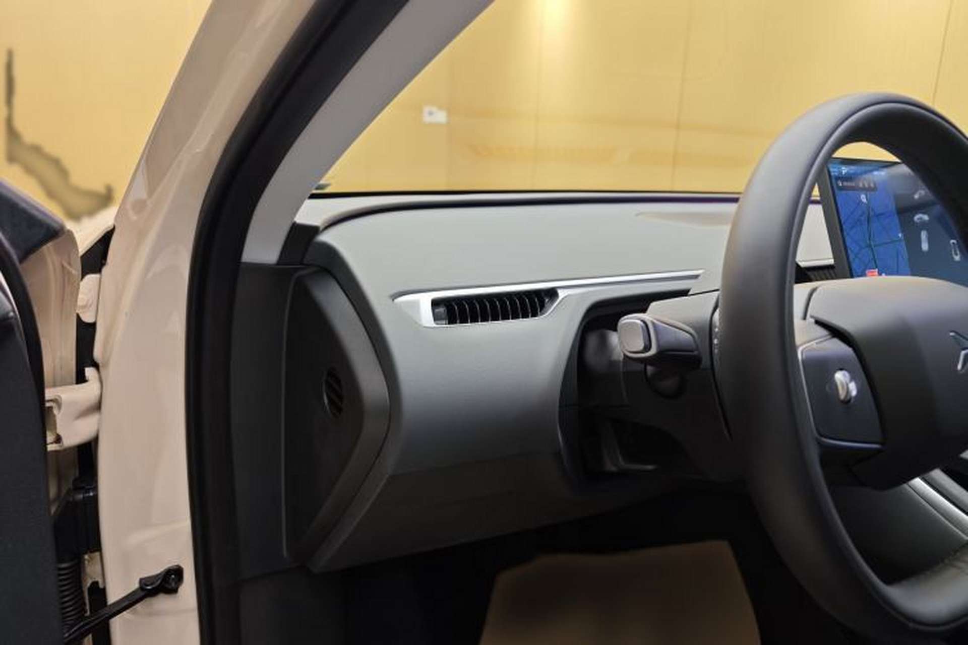 Used XPeng MONA M03 2024 620 with Ultra-Long Range Interior 8