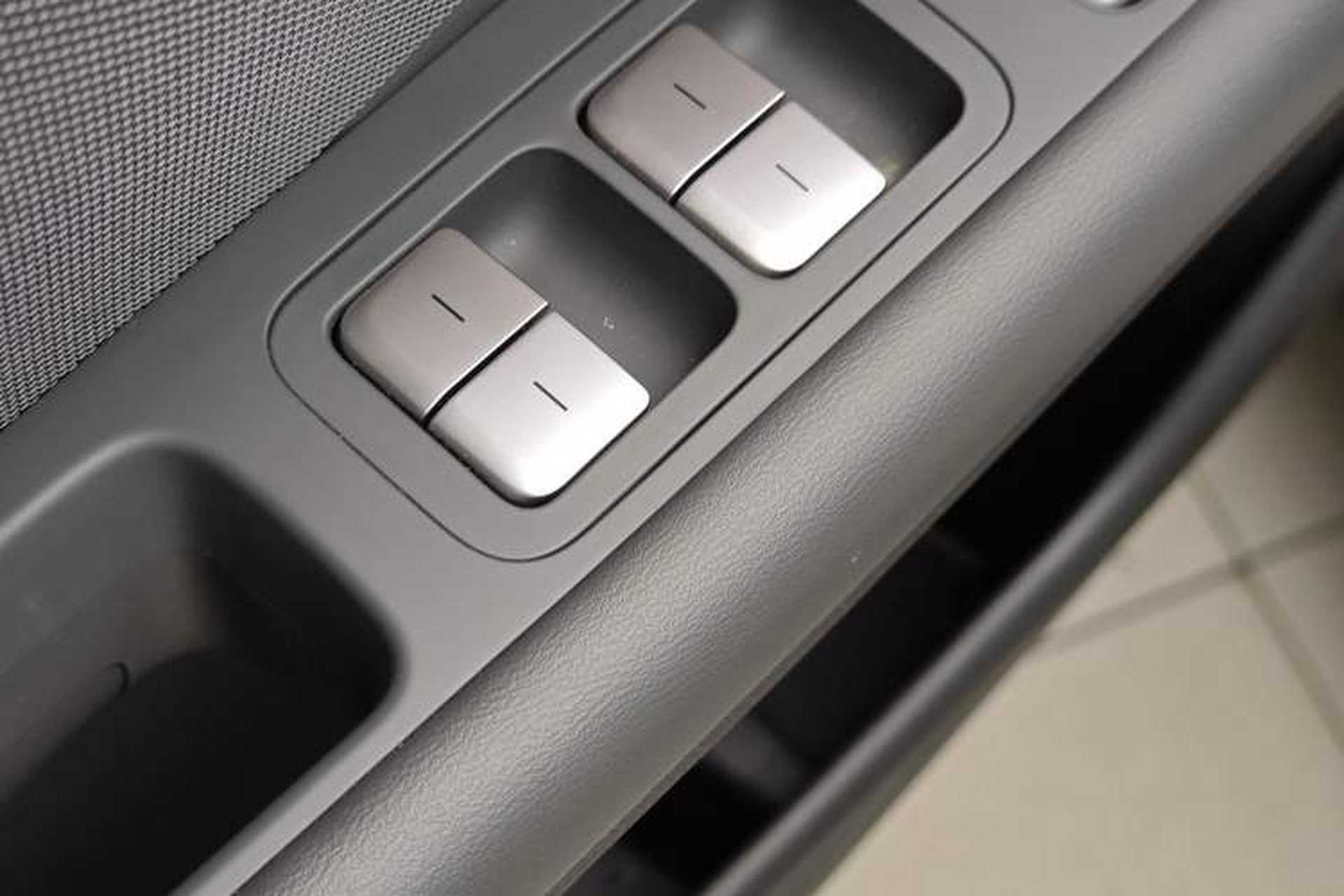 Used XPeng MONA M03 2024 620 with Ultra-Long Range Interior 9