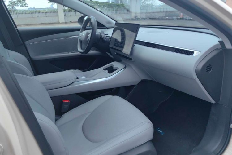 Used XPeng MONA M03 2024 620 with Ultra-Long Range Interior 9