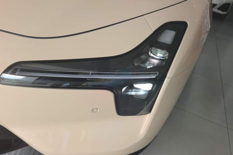 Used XPeng MONA M03 2024 620 with Ultra-Long Range Left Front Headlight